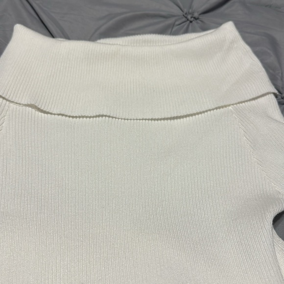 Like new long sleeved top. - Picture 2 of 4